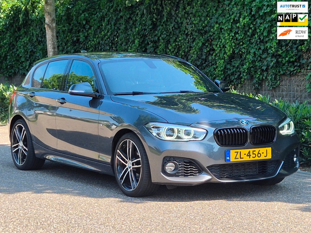 BMW 1-serie - M Sport Edition Apple CarPlay LM Velgen Trekhaak LED NAP Black Panel dash 118i M Sport Edi - AutoWereld.nl