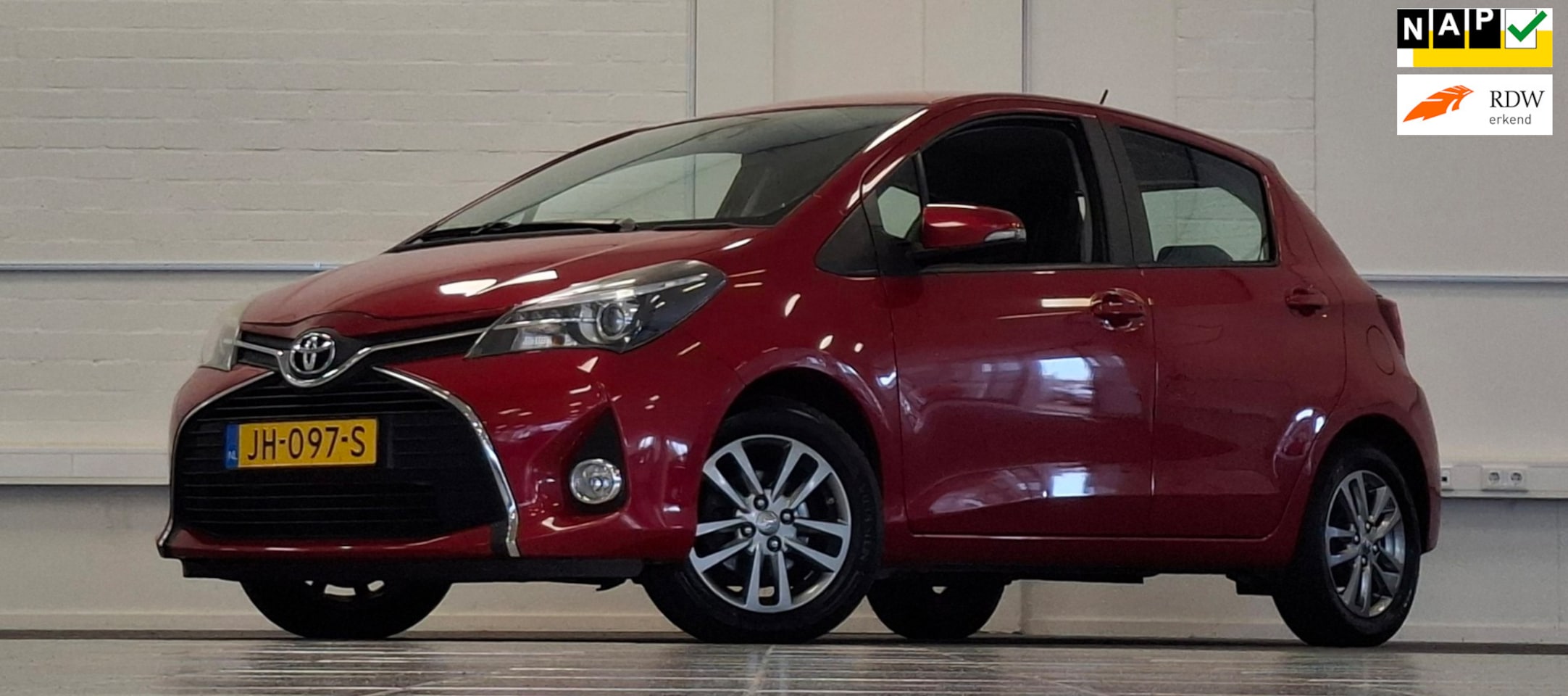 Toyota Yaris - 1.3 VVT-i Trend 1e eigenaar Trekhaak Navigatie Achteruitrijcamera APK 25-03-2027 - AutoWereld.nl