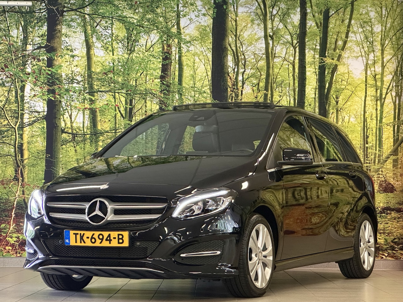 Mercedes-Benz B-klasse - 180 Prestige | Panoramadak | Cruise Control | Parkeersensoren | Stoelverwarming | LED | Is - AutoWereld.nl