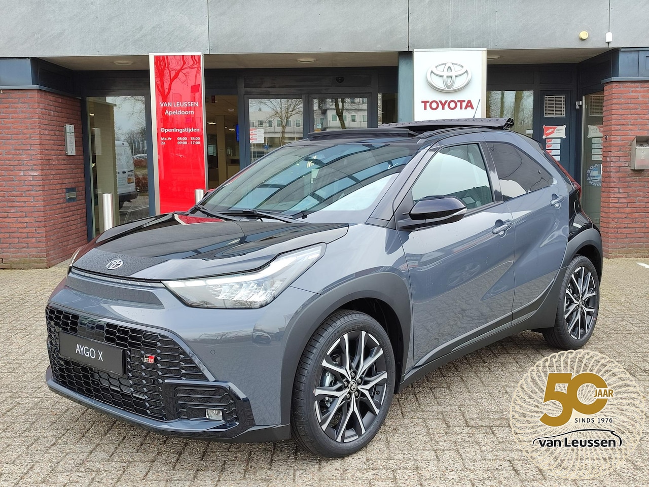 Toyota Aygo X - CABRIO HYBRID 115 GR-SPORT NIEUW DIRECT LEVERBAAR! STOELVERW PARK-SENSOREN KEYLESS JBL-AUD - AutoWereld.nl
