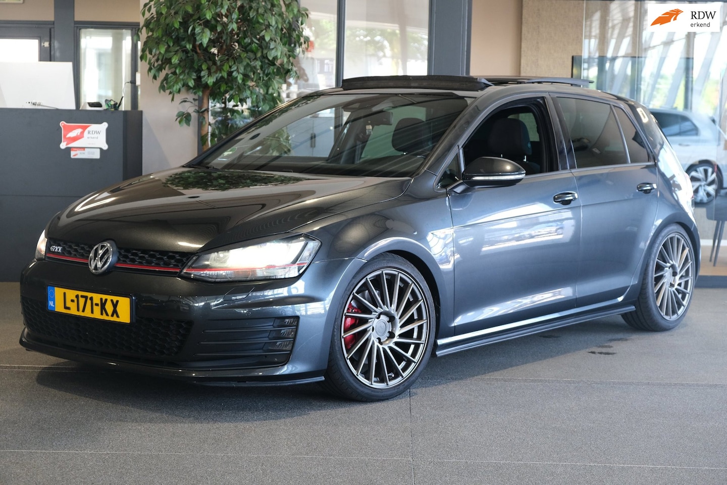 Volkswagen Golf - 2.0 TSI GTI DSG Pano Navi Cam Keyless Dynaudio Led - AutoWereld.nl