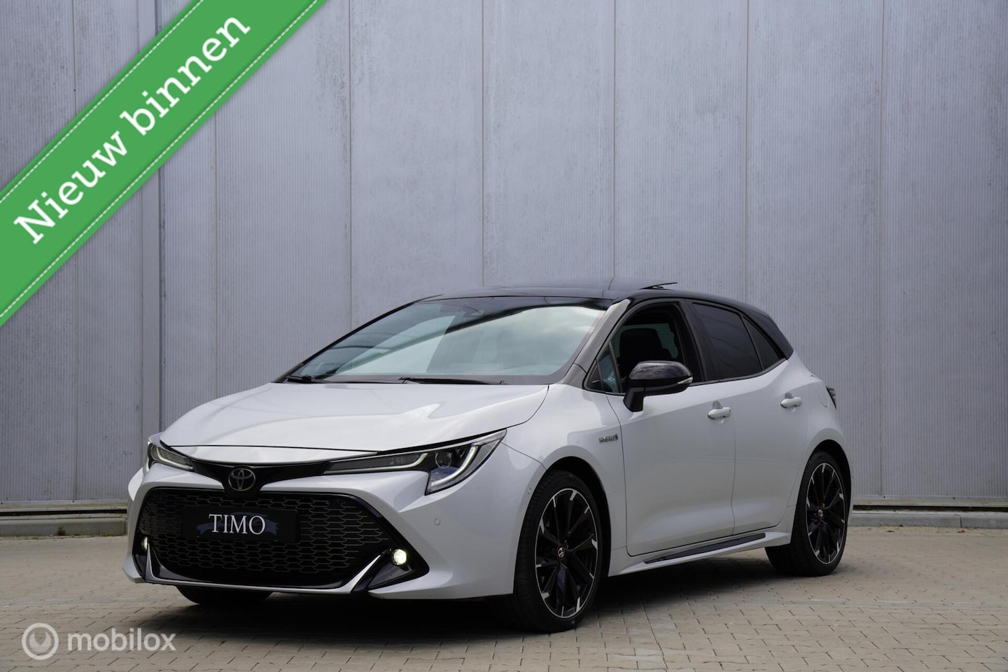 Toyota Corolla - 2.0 Hybrid GR-Sport Plus 2020 Krijtgrijs Pano - AutoWereld.nl