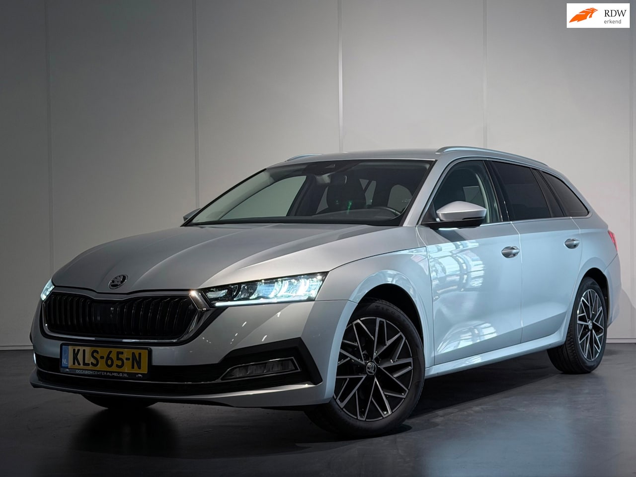 Skoda Octavia Combi - 1.5 TSI First Edition /Clima/ACC/Virtual/Camera/LED/Keyless/CarPlay/Sfeer/NAVI/LaneAss - AutoWereld.nl