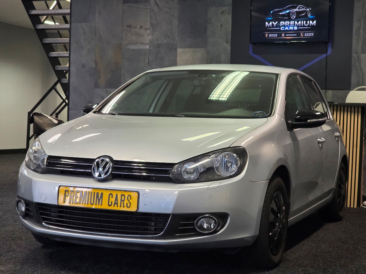 Volkswagen Golf - 1.2 TSI Highline BlueMotion NAVI / Camera / Carplay-Android - AutoWereld.nl