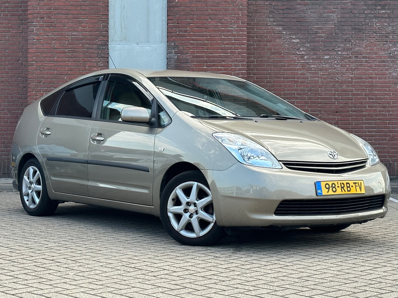 Toyota Prius - 1.5 VVT-i|AUTOMAAT|CRUISE|LEDER|GOED-ONDERHOUDEN|NAP - AutoWereld.nl