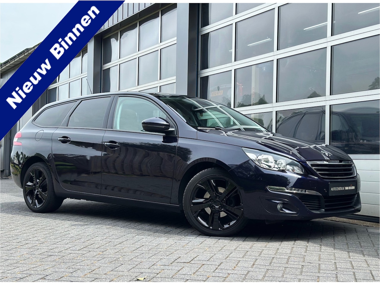 Peugeot 308 SW - 1.6 BlueHDI | Executive Pack | Leer | Camera | Navi | Panoramadak | Trekhaak | Stoelverwar - AutoWereld.nl