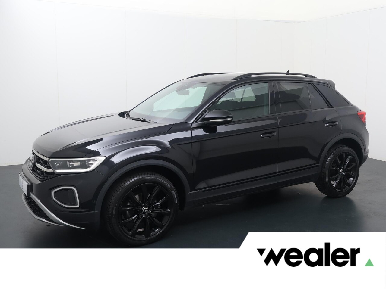 Volkswagen T-Roc - 1.5 TSI Style | 150 PK | Adaptive cruise control | Achteruitrijcamera | 18" velgen | Apple - AutoWereld.nl