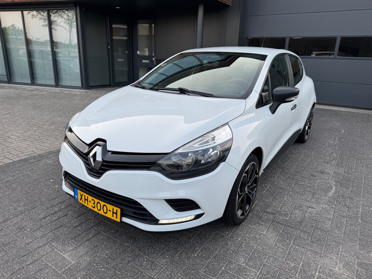 Renault Clio - 1.2 16V LMV CRUISE PDC SCHERM AUDIO SUPER LEUKE WAGEN SPORTIEF - AutoWereld.nl