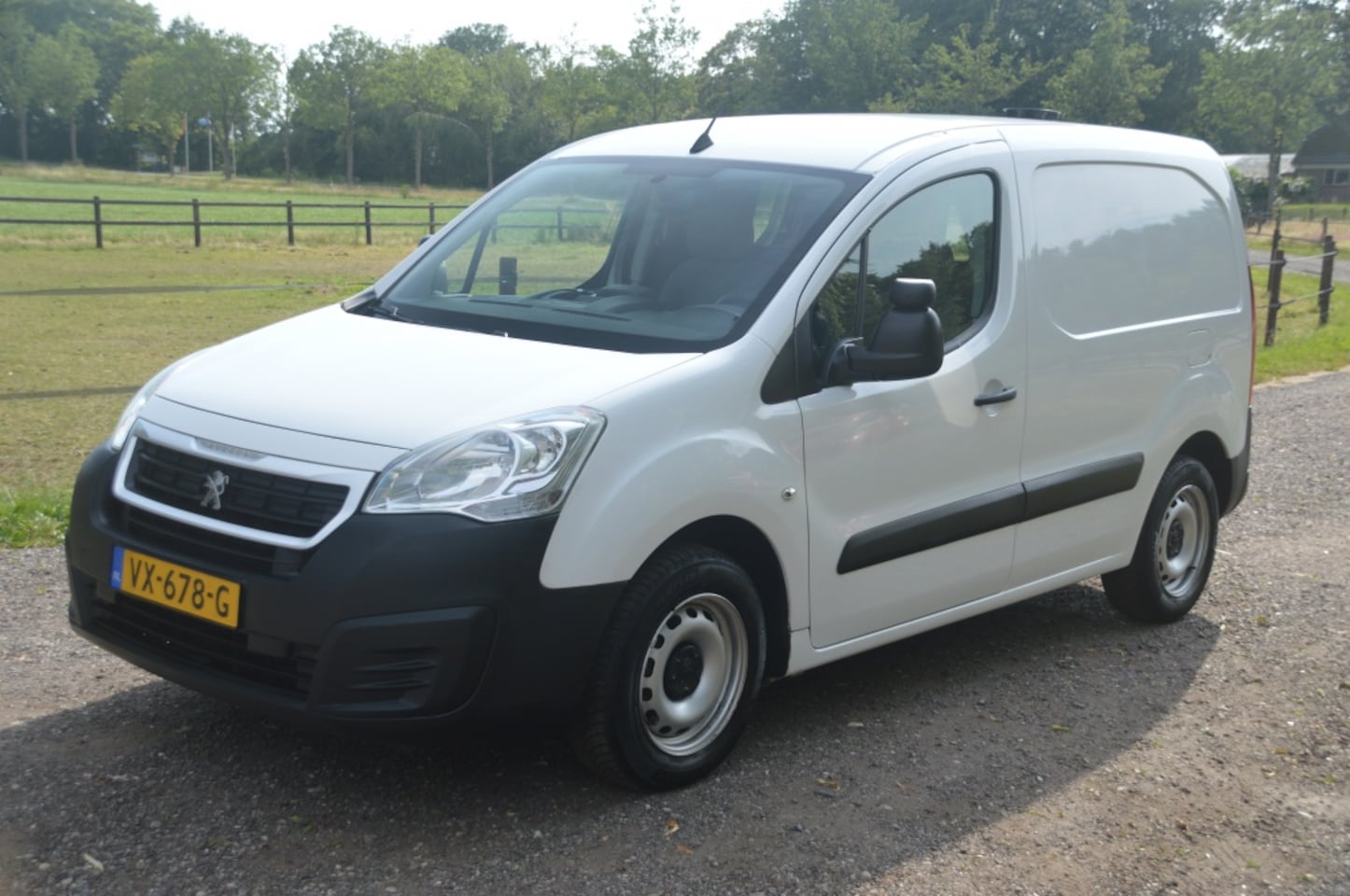 Peugeot Partner - 120 1.6 BlueHDi Airco Cruise 137.000 km - AutoWereld.nl