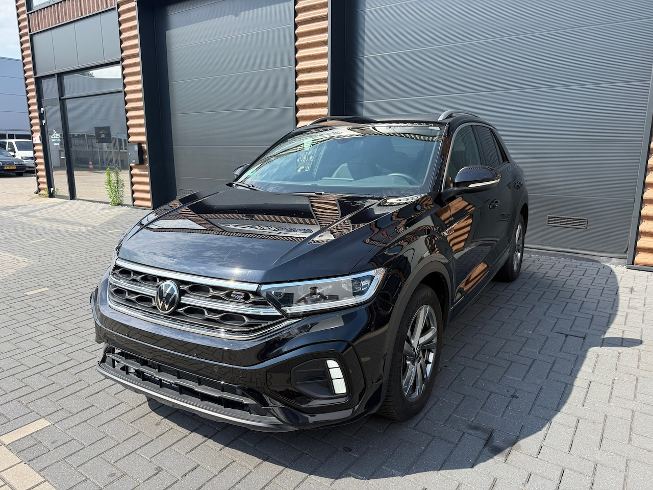 Volkswagen T-Roc - 1.5 TSI R-Line 2025 | CarPlay | Stoelverwarming | Duits Schade Auto - AutoWereld.nl