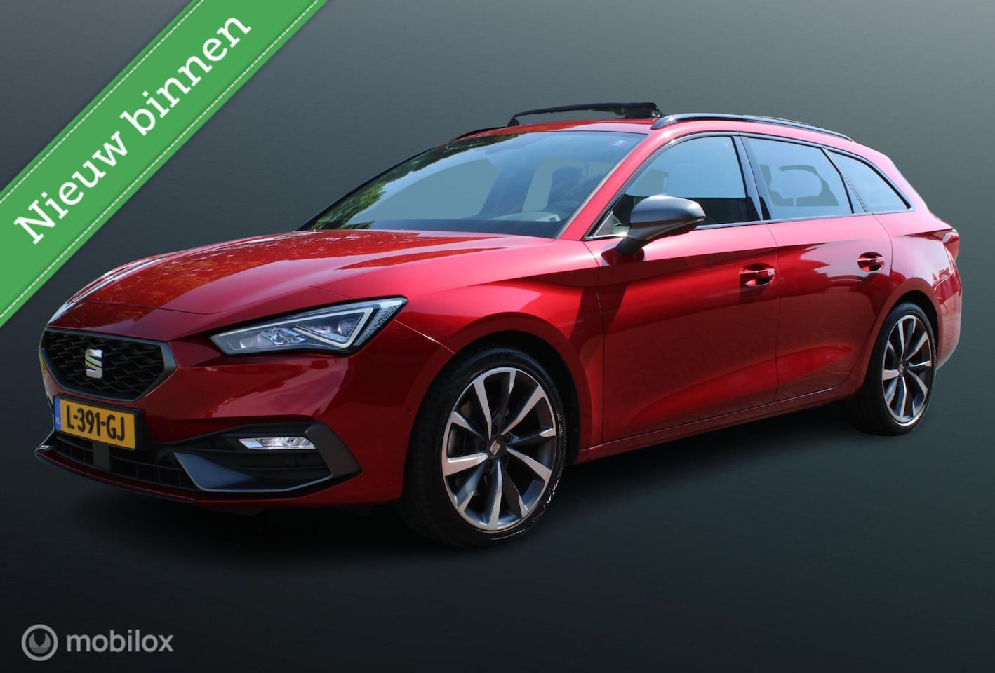 SEAT Leon Sportstourer - 1.5 TSI FR Launch Edition 1.5 TSI FR Launch Edition, Pano, Trekhaak, Alcantara, Camera, Stoel/stuur verwarming, Memo - AutoWereld.nl