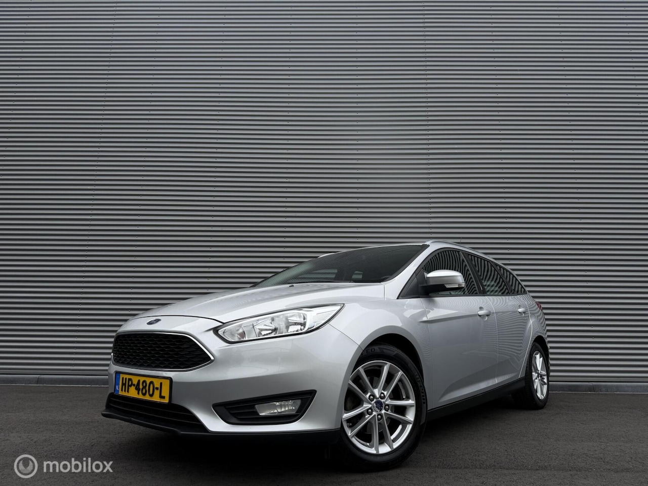 Ford Focus Wagon - 1.0 Titanium Edition | Trekhaak | Clima | Cruise | DB riem vervangen | Isofix - AutoWereld.nl