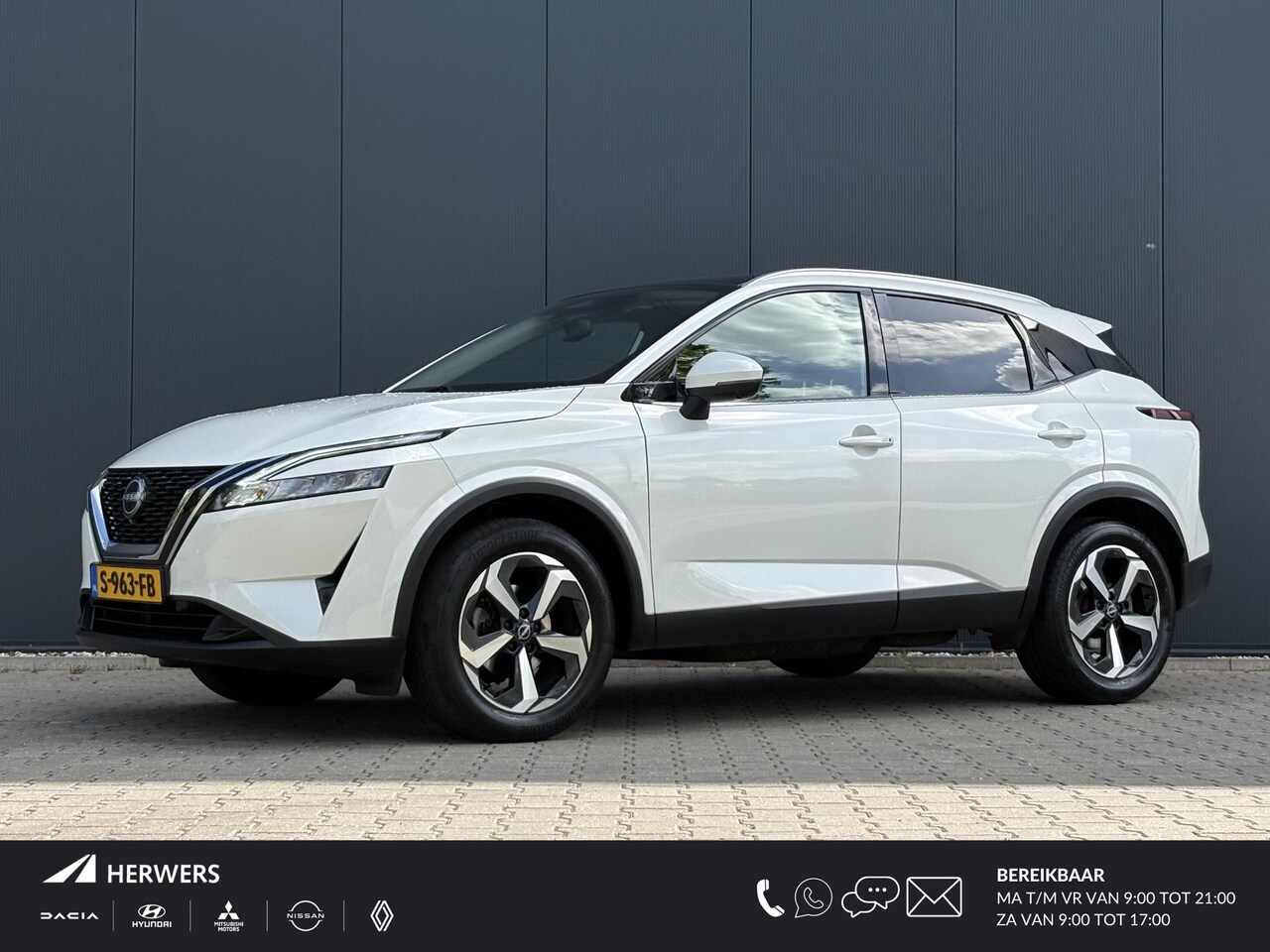 Nissan Qashqai - 1.3 MHEV N-Connecta / Panorama dak / Trekhaak  1400kg geremd / Cruise Control / Airco / - AutoWereld.nl