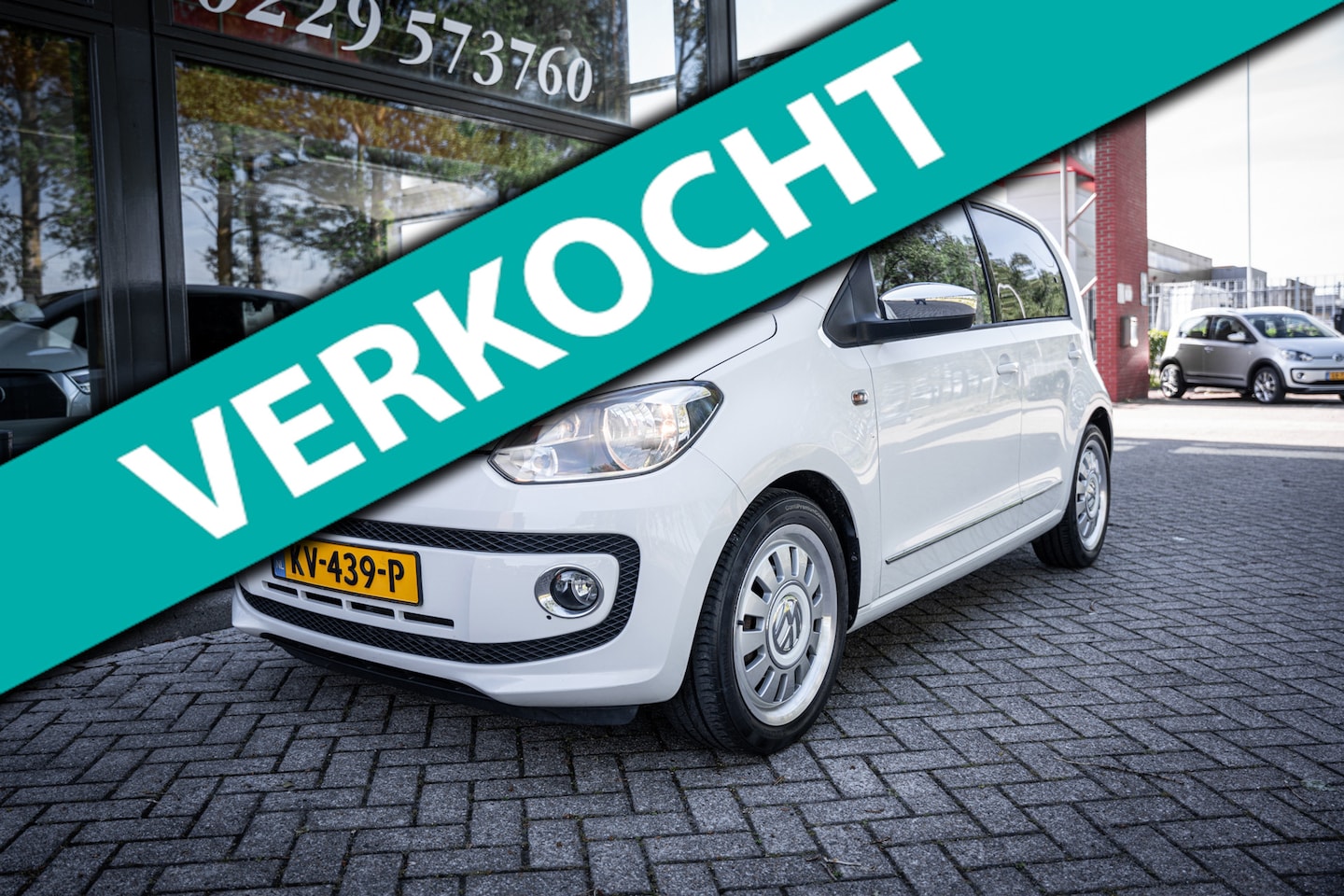 Volkswagen Up! - 1.0 75pk high up! Automaat | Black & White | Airco | - AutoWereld.nl