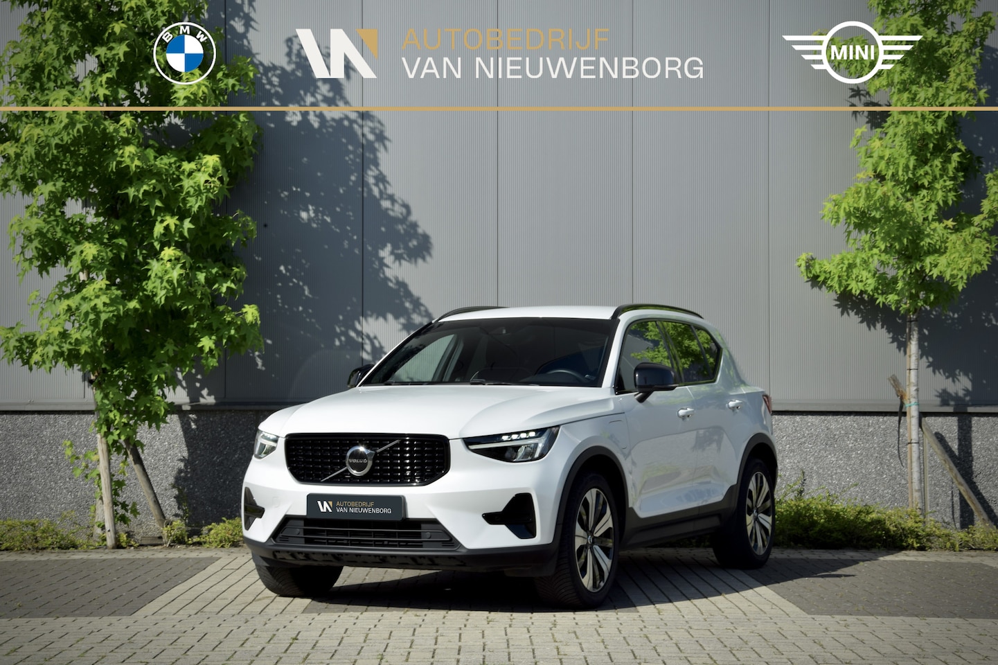 Volvo XC40 - 1.5 T4 Plug-in Hybrid Plus Dark Facelift | Elektr. Stoelen met Memory | Trekhaak af fabrie - AutoWereld.nl