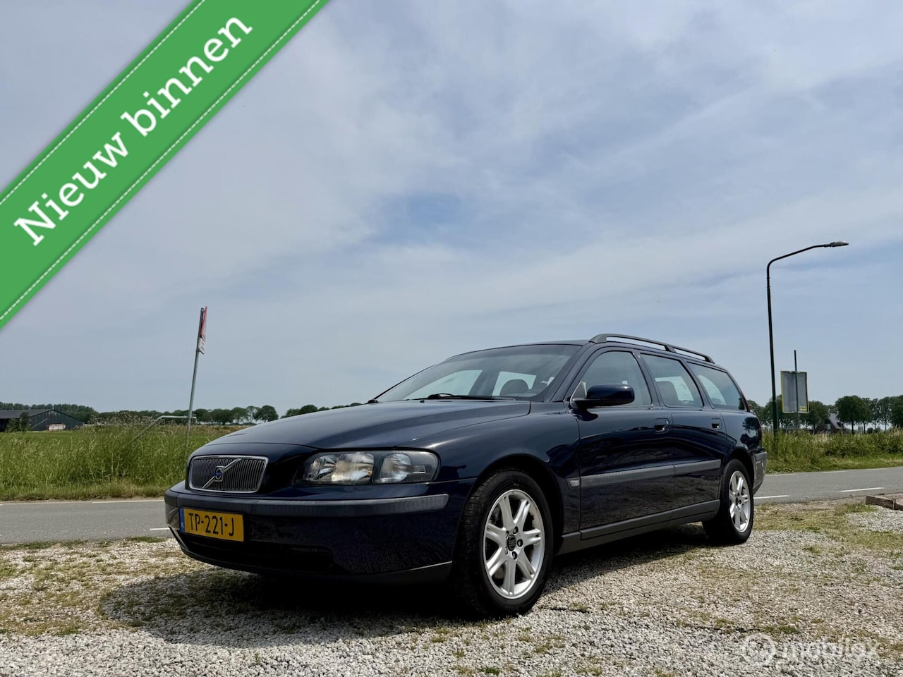 Volvo V70 - 2.4 Comfort Line 2.4 Comfort Line, BJ 2003, Airco, NAP, APK 2027 - AutoWereld.nl
