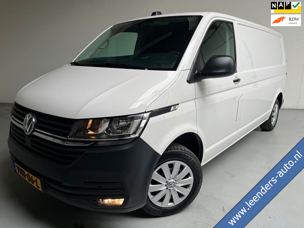 Volkswagen Transporter - Automaat DSG Servicewagen 2.0 TDI 150pk L2H1 3Persoons Sortimo Inrichting, Airco, Navigati - AutoWereld.nl