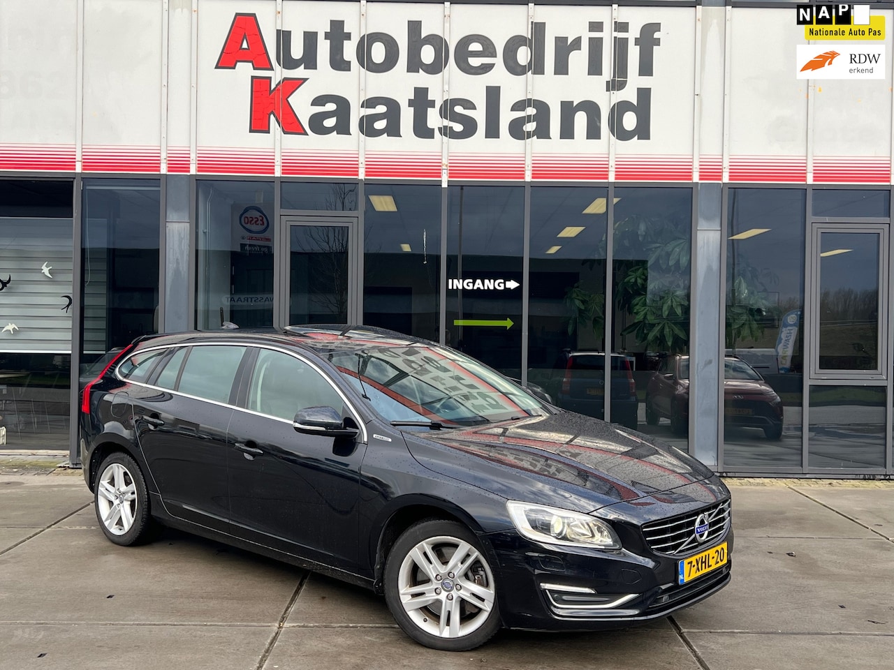 Volvo V60 - 2.4 D6 AWD Plug-In Hybrid Summum - Leder - Open Dak - Camera - 2014 - AutoWereld.nl