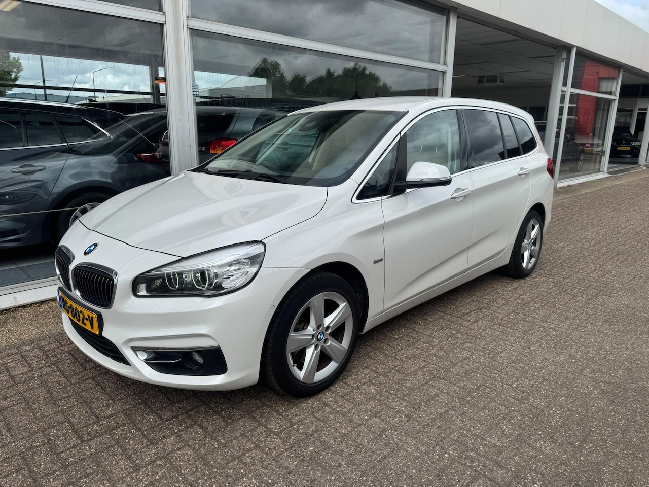 BMW 2-serie Gran Tourer - 218i Luxury | Automaat | Achteruitrijcamera | Navigatie | Climate control | Elektrische ra - AutoWereld.nl