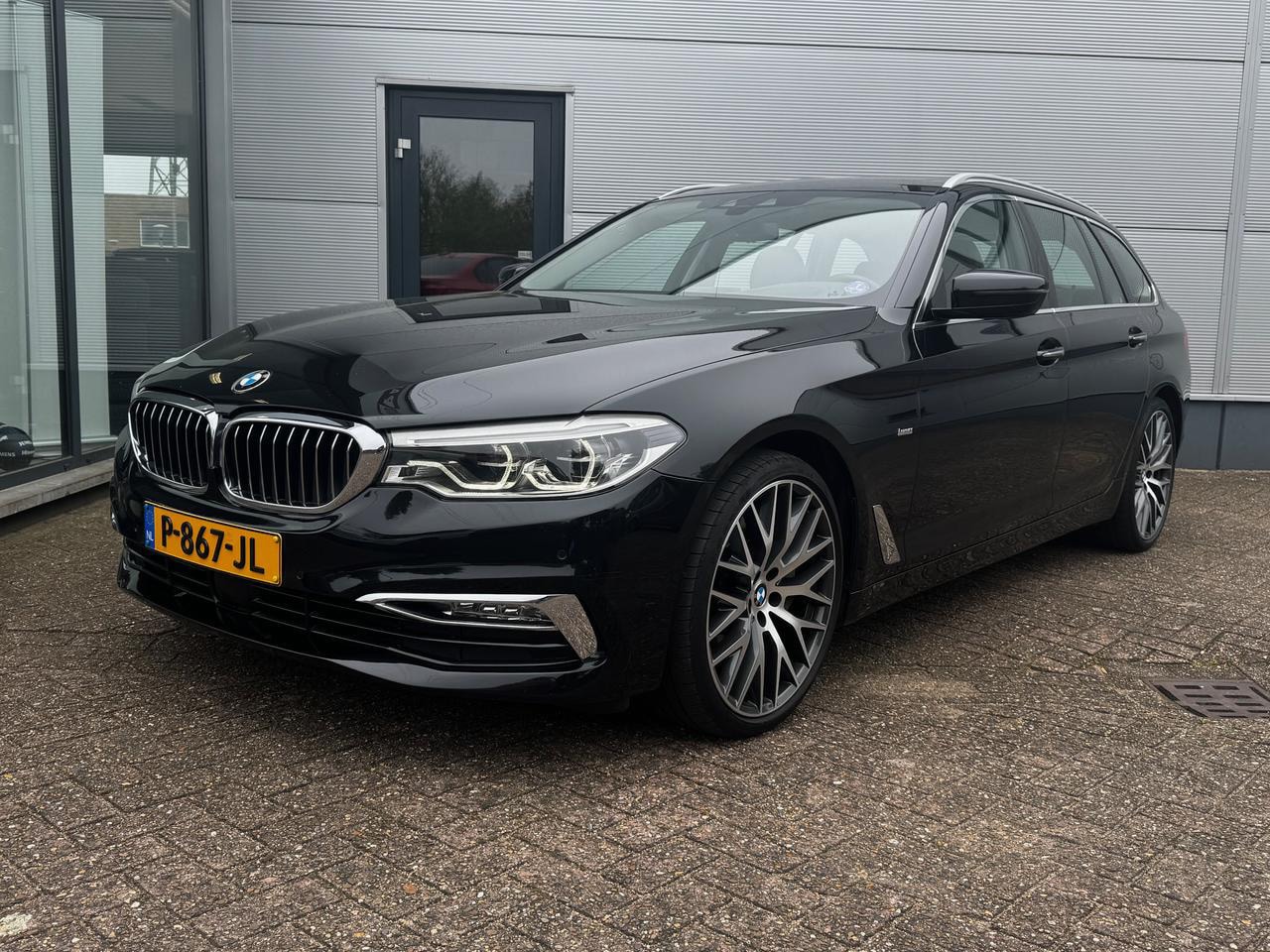 BMW 5-serie - 530I XDRIVE 252PK | XDRIVE | HUD | LUXURY LINE | PANO - AutoWereld.nl