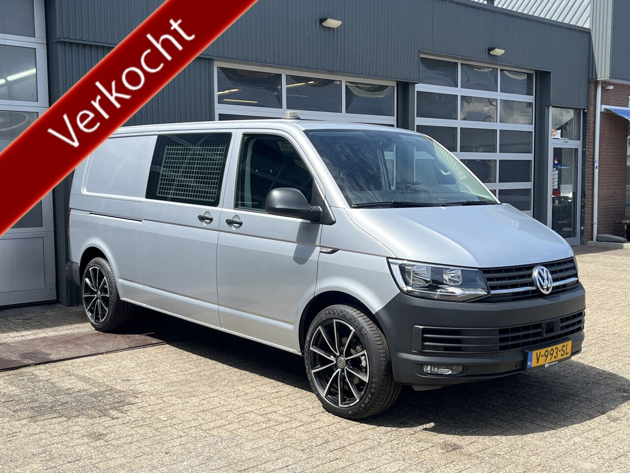 Volkswagen Transporter - 2.0 TSI L2H1 Benzine Dubbele Schuifdeur Airco Cruise controle Bpm vrij Trekhaak Klep achte - AutoWereld.nl