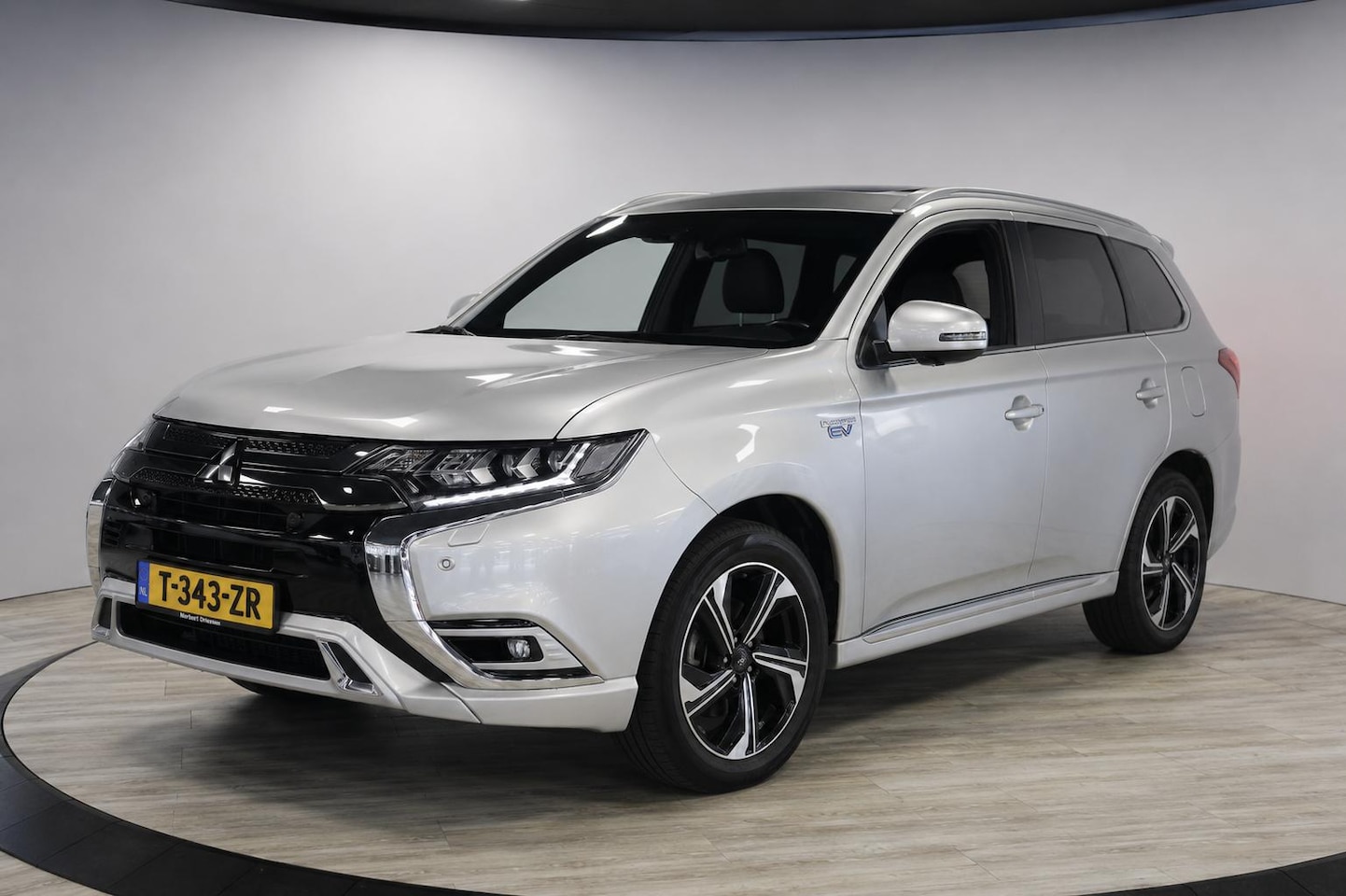 Mitsubishi Outlander - 2.4 PHEV Instyle | Schuif- opendak | 360 Camera | Cruise Adaptief - AutoWereld.nl