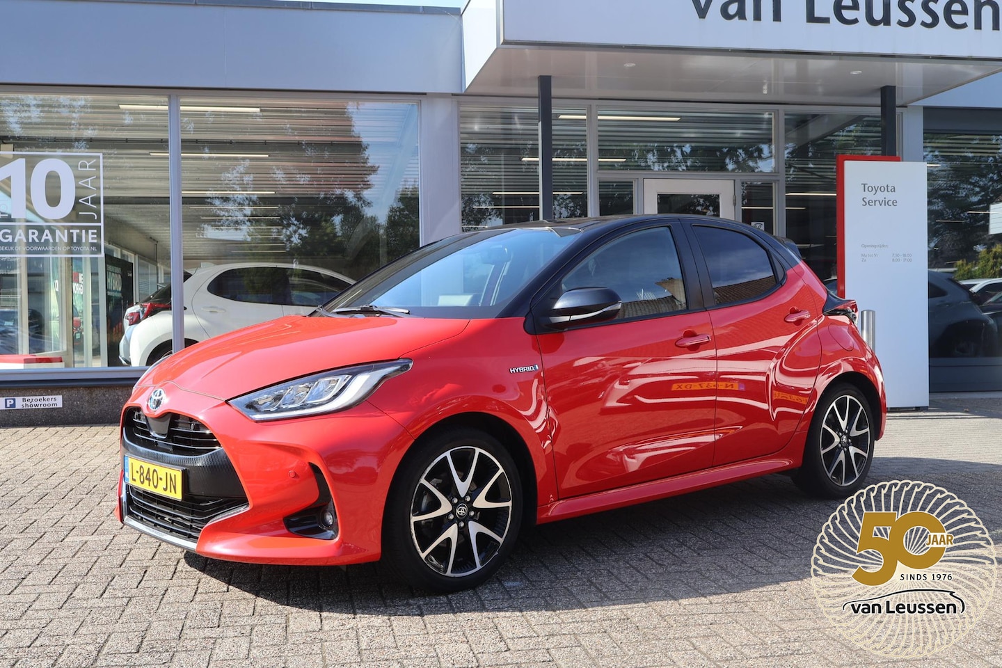Toyota Yaris - 1.5 Hybrid Launch Edition PARK.SENSOREN V+A STOELVERW HEAD-UP DISPLAY - AutoWereld.nl