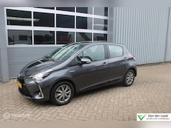 Toyota Yaris - 1.5 Hybrid Design | Trekhaak | Sportvelgen | Navigatie | NL Auto Boekjes