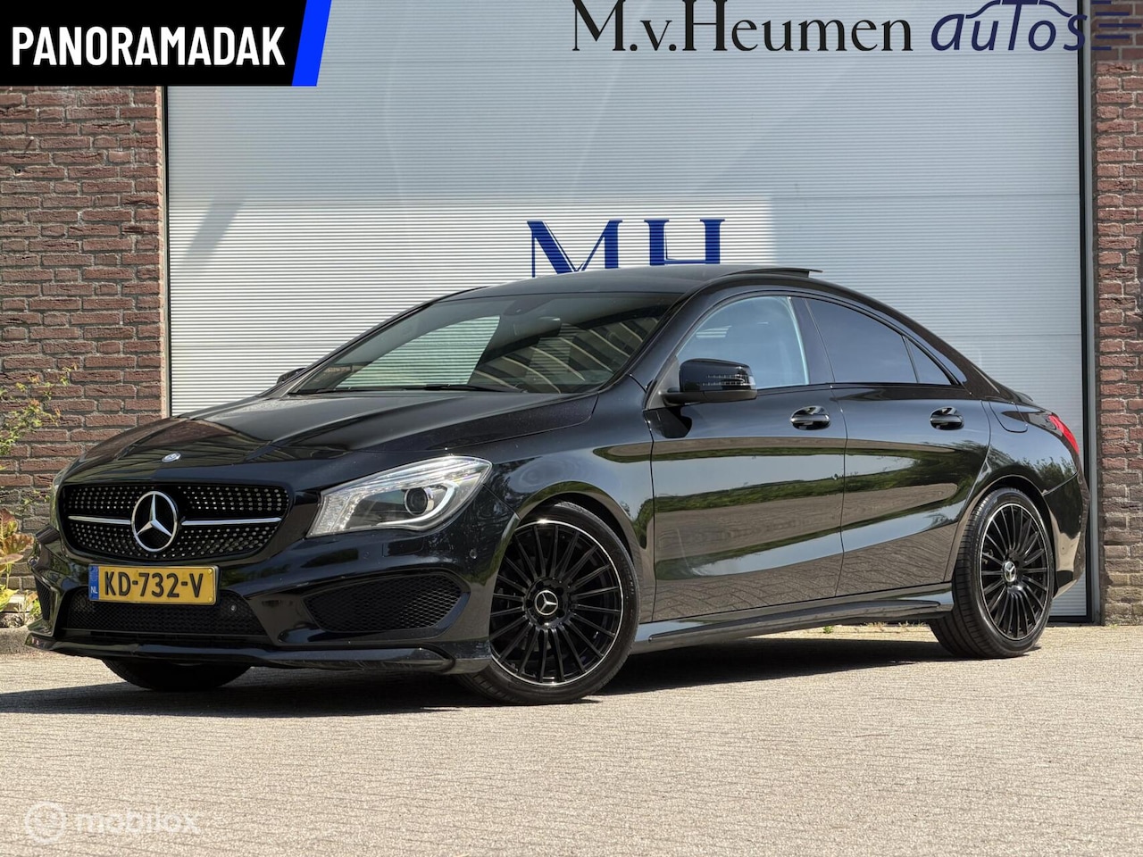 Mercedes-Benz CLA-Klasse - 180 AMG Pano Carplay Camera Stoelverwarming - AutoWereld.nl
