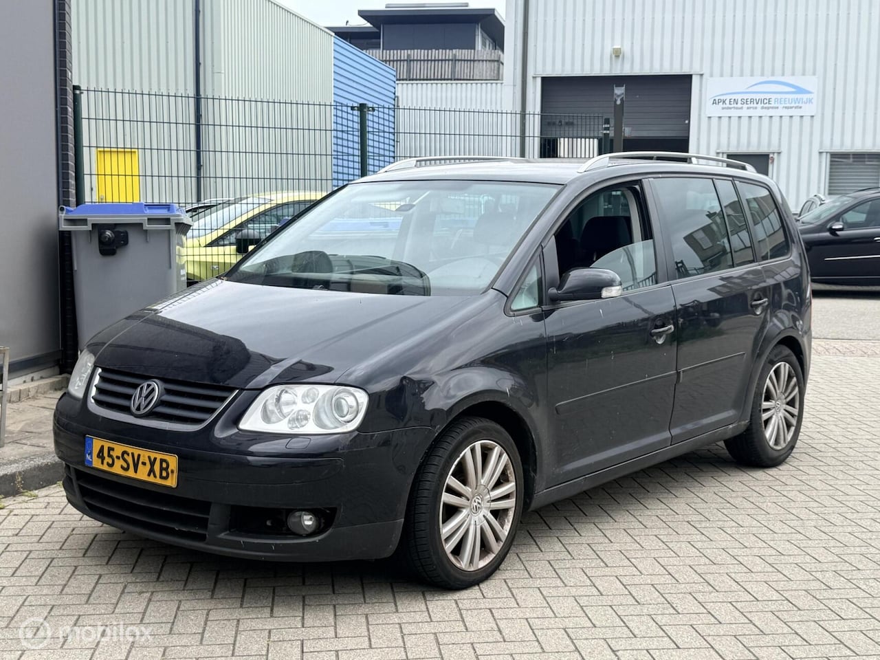 Volkswagen Touran - 2.0-16V FSI Highline 2.0-16V FSI Highline - AutoWereld.nl
