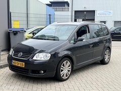 Volkswagen Touran - 2.0-16V FSI Highline