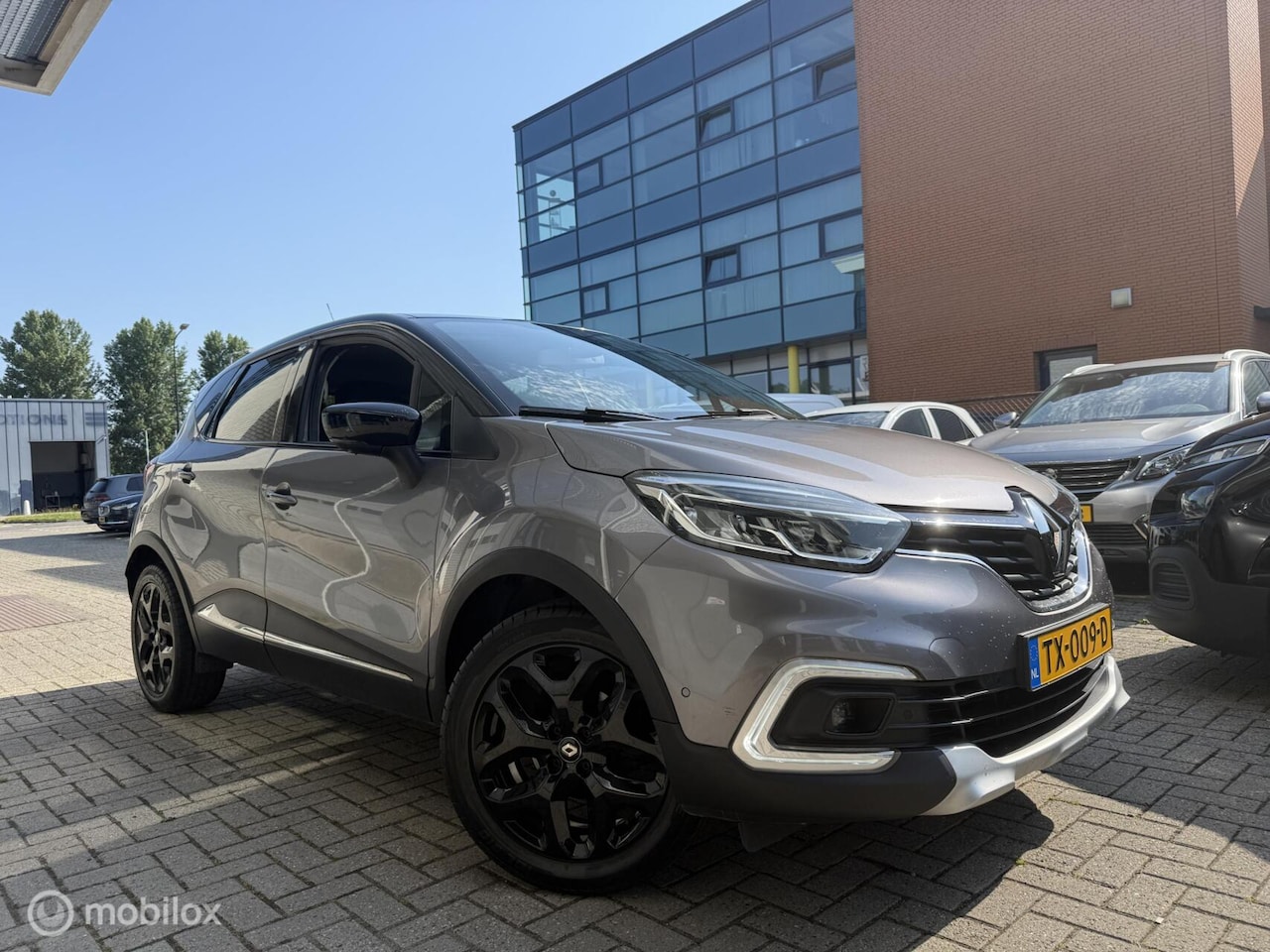 Renault Captur - 0.9 TCe BLACK SERI BAK KOPPELING 1JR GARANTIE - AutoWereld.nl