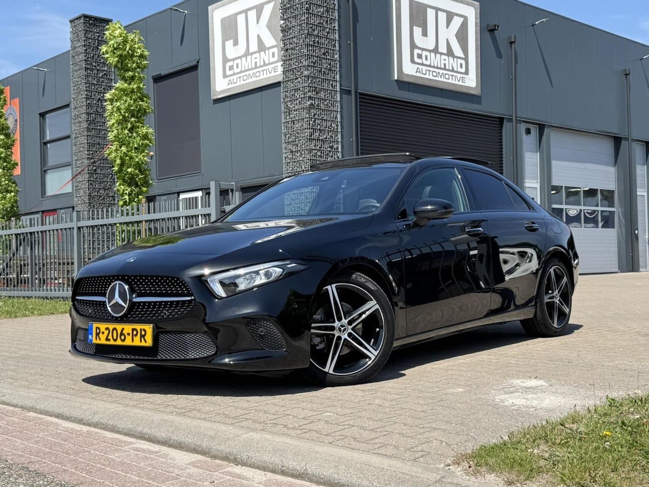Mercedes-Benz A-klasse - 180 Luxury Line | Pano | Ambient Lights | Night - AutoWereld.nl