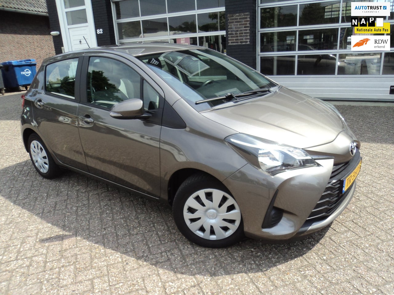 Toyota Yaris - 1.0 VVT-i Comfort Cruise Control Airco - AutoWereld.nl