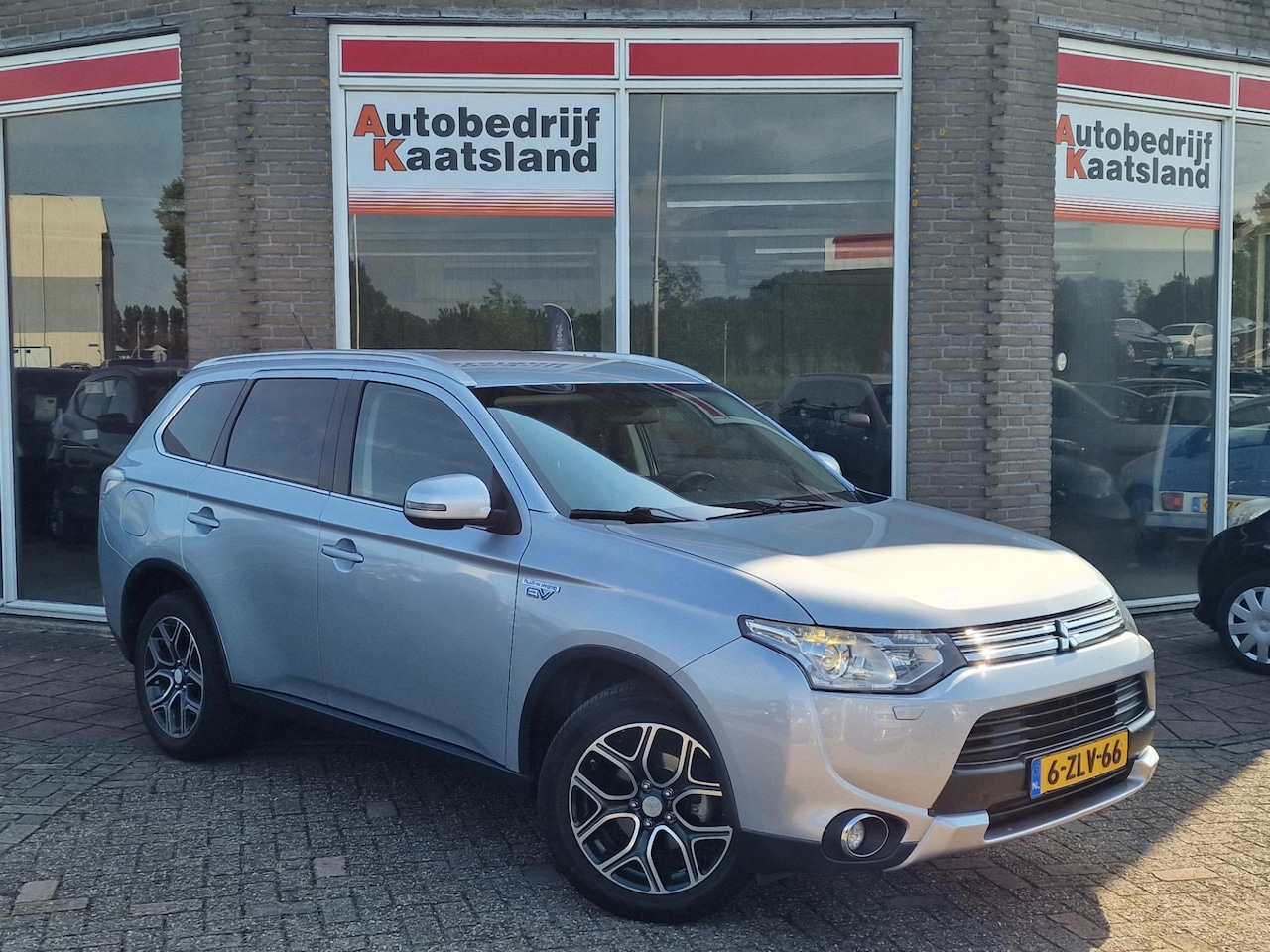 Mitsubishi Outlander - 2.0 PHEV Executive Edition - Apk t/m 16-2-27 - AutoWereld.nl