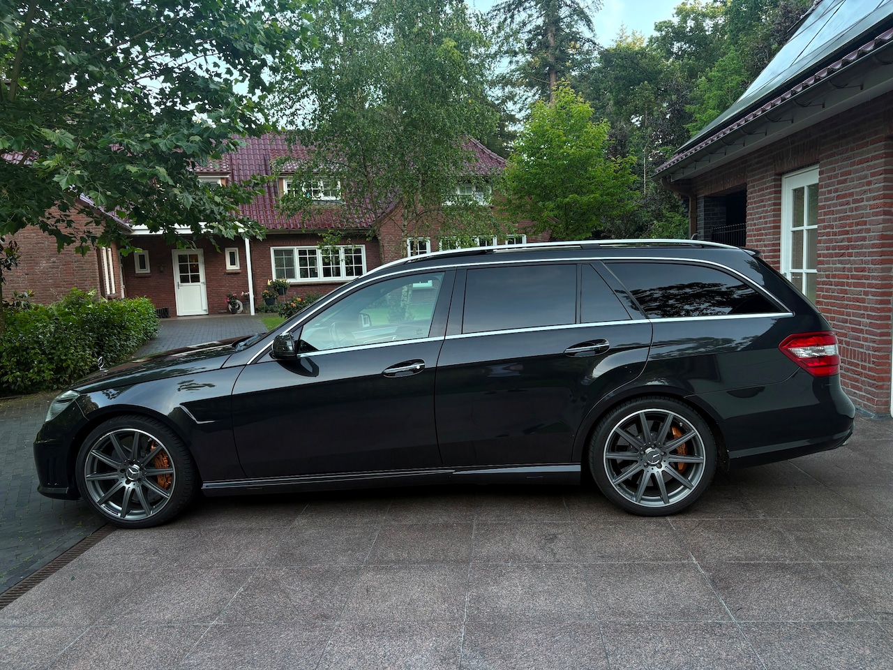 Mercedes-Benz E-klasse Estate - 63 AMG Designo, volledig éérste lak, NL-auto, alle opties, keramische schijven, carbon - AutoWereld.nl