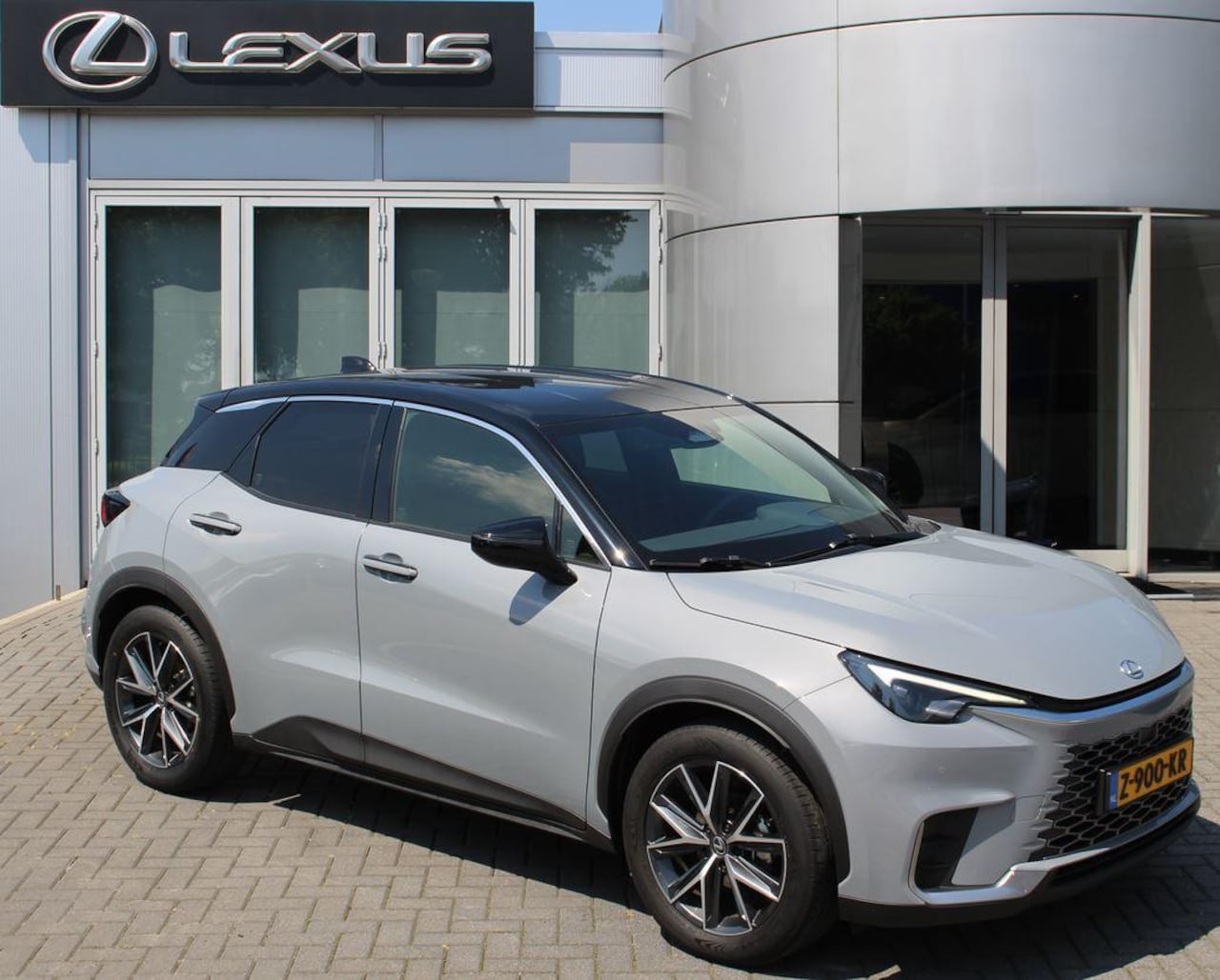 Lexus LBX - Emotion 2WD NL-AUTO STOELVERW STUURVERW CAMERA PARK-SENS BLIND-SPOT - AutoWereld.nl