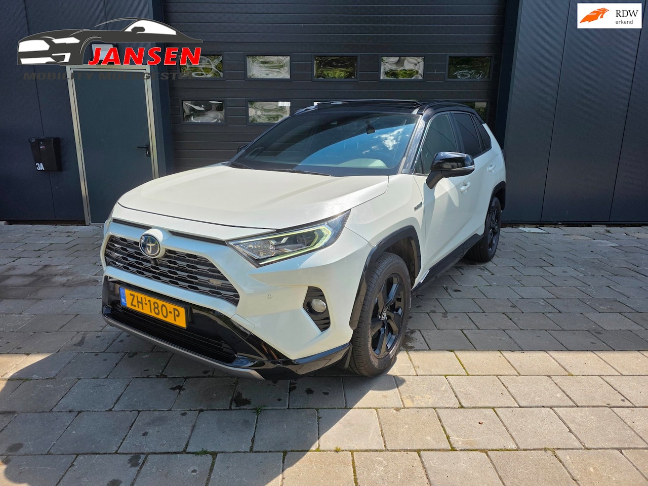 Toyota RAV4 - 2.5 Hybrid AWD Bi-Tone | Schuif-/kanteldak | Navi | ACC | Clima - AutoWereld.nl