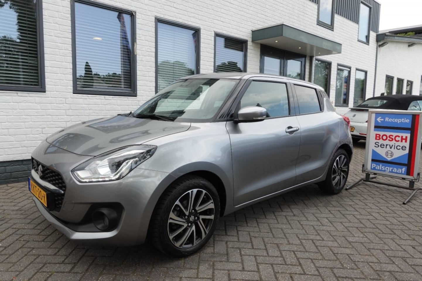 Suzuki Swift - 1.2 STYLE SMART HYBR 5 drs Winterpack - AutoWereld.nl