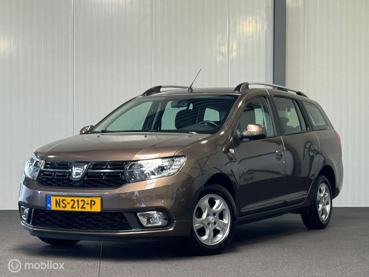 Dacia Logan MCV - 0.9 TCe Laureate AUTOMAAT [ NAP trekhaak camera ] - AutoWereld.nl
