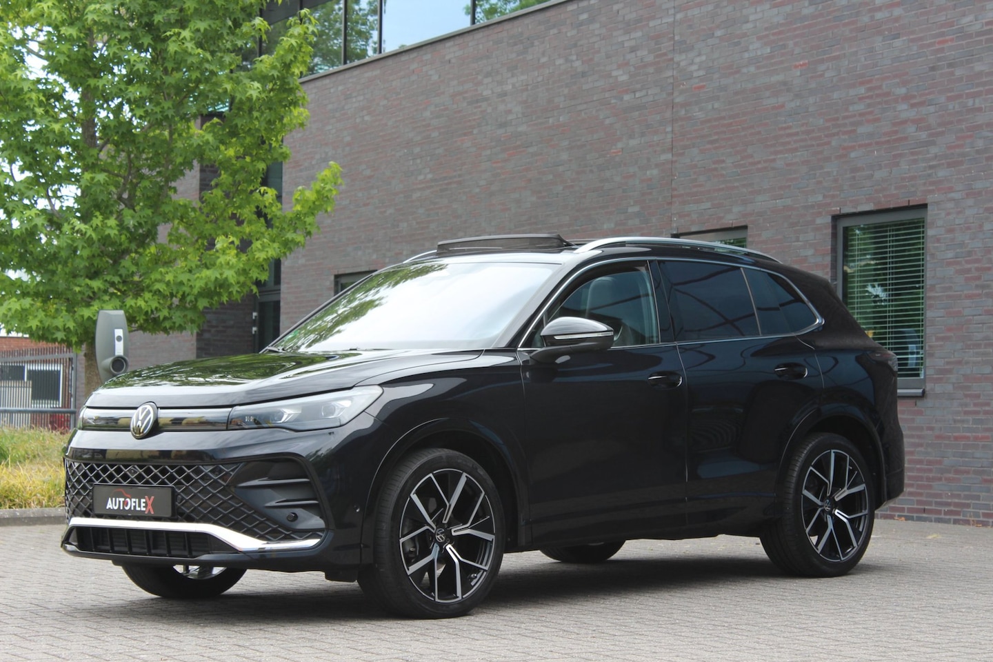 Volkswagen Tiguan - 1.5 eTSI R-Line Business 1.5 eTSI R-Line Business - AutoWereld.nl
