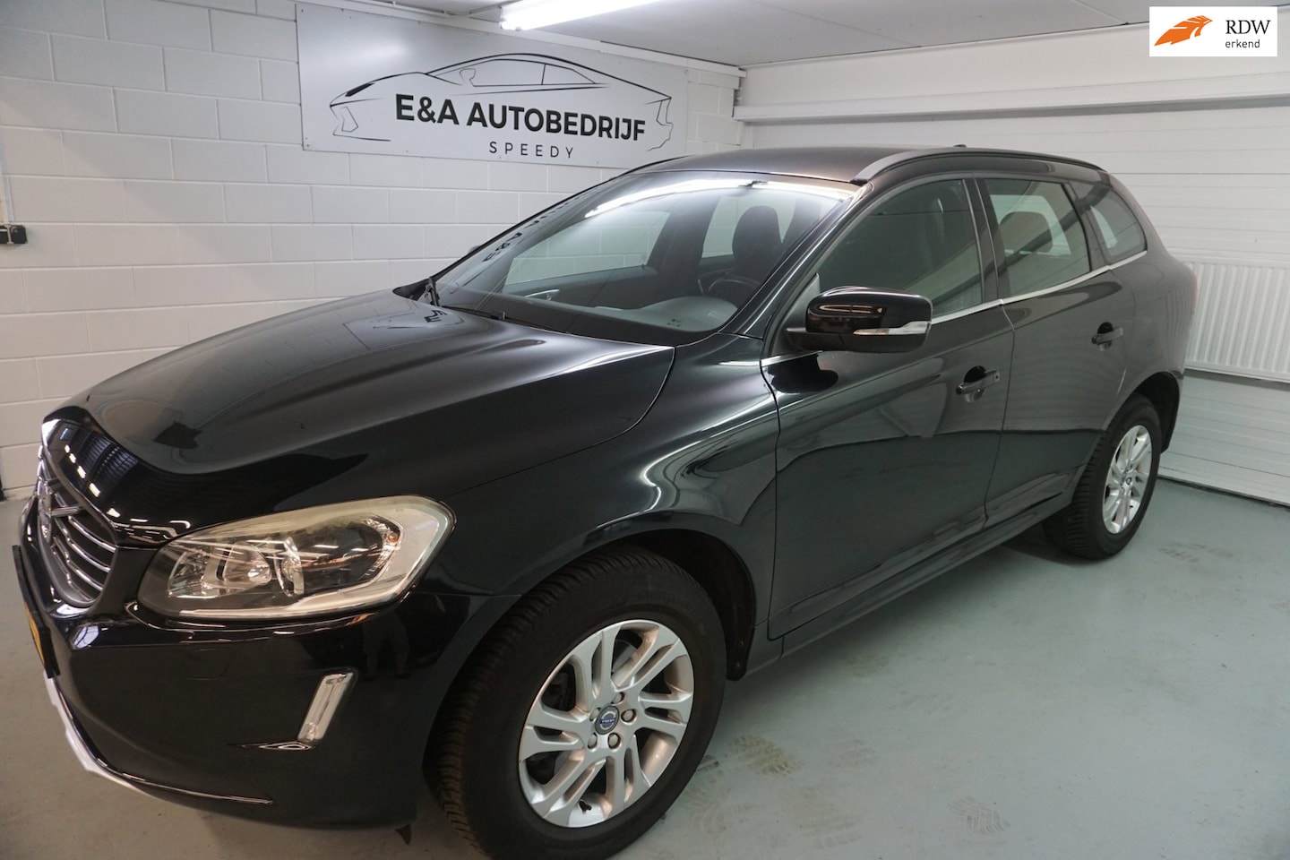 Volvo XC60 - 2.0 D4 FWD Ocean Race /CAMERA /NAVI/DEALER ONDERHOUDEN /NAP - AutoWereld.nl