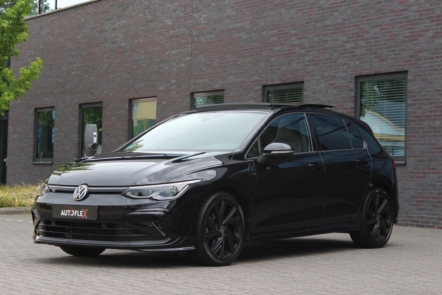Volkswagen Golf Variant - 1.5 eTSI R-Line pano / IQ light - AutoWereld.nl