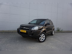 Hyundai Tucson - 2.7i V6 4WD Style AUTOMAAT - Climate / Cruise / Leder / Stoelverw. / Trekhaak / Lm velgen