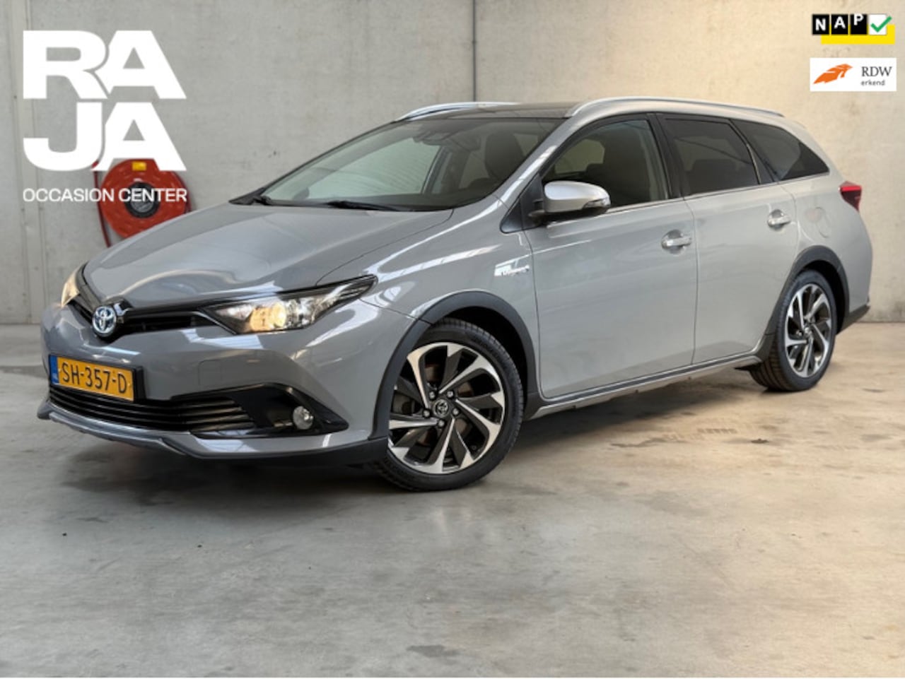 Toyota Auris Touring Sports - 1.8 Hybrid Freestyle NAP Camera Clima Cruise Keyless Nardo - AutoWereld.nl