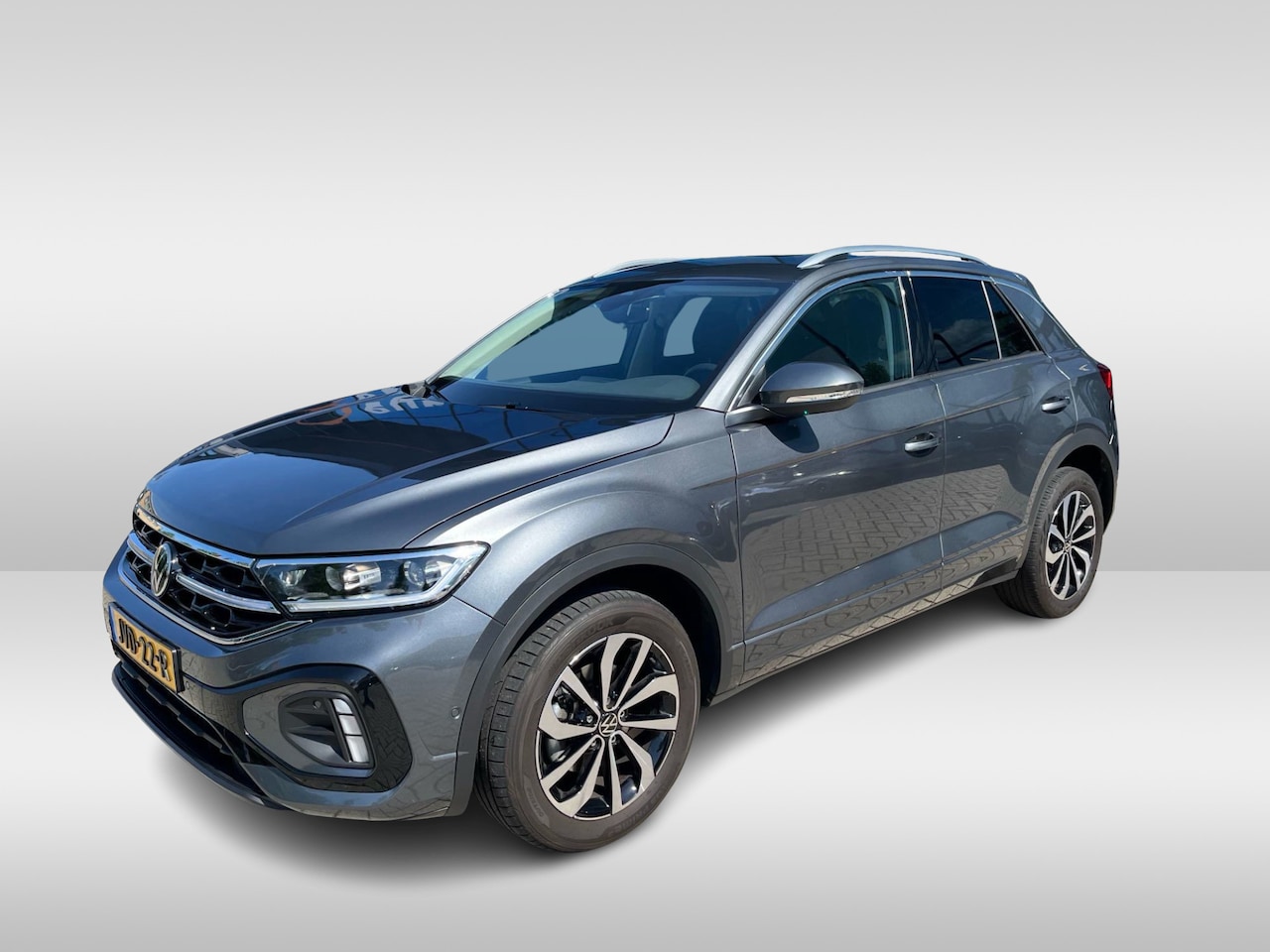 Volkswagen T-Roc - 1.5 TSI R-Line Business / Trekhaak / Camera / CarPlay / Keyless / Getint glas / 17'' / Sto - AutoWereld.nl