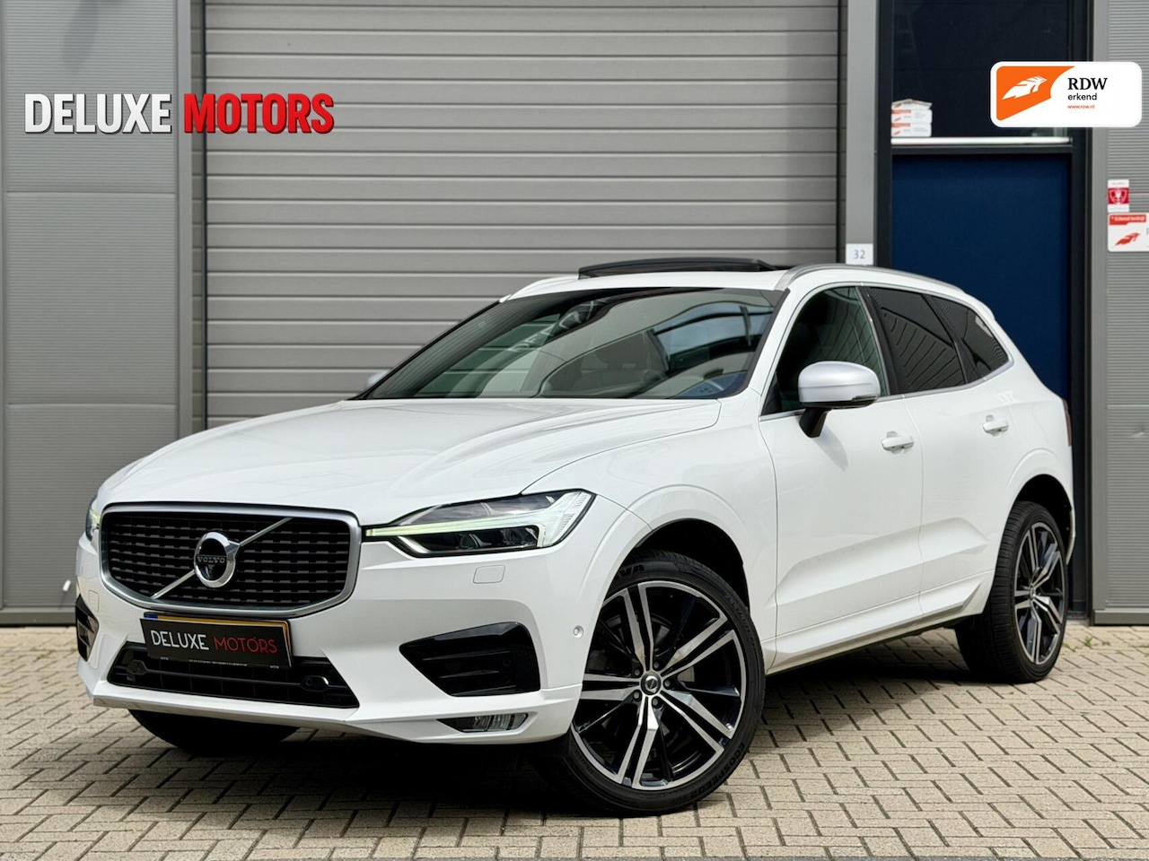 Volvo XC60 - 2.0 T6 AWD R-Design Pano|Camera|B&W|Leder| VOL ! - AutoWereld.nl