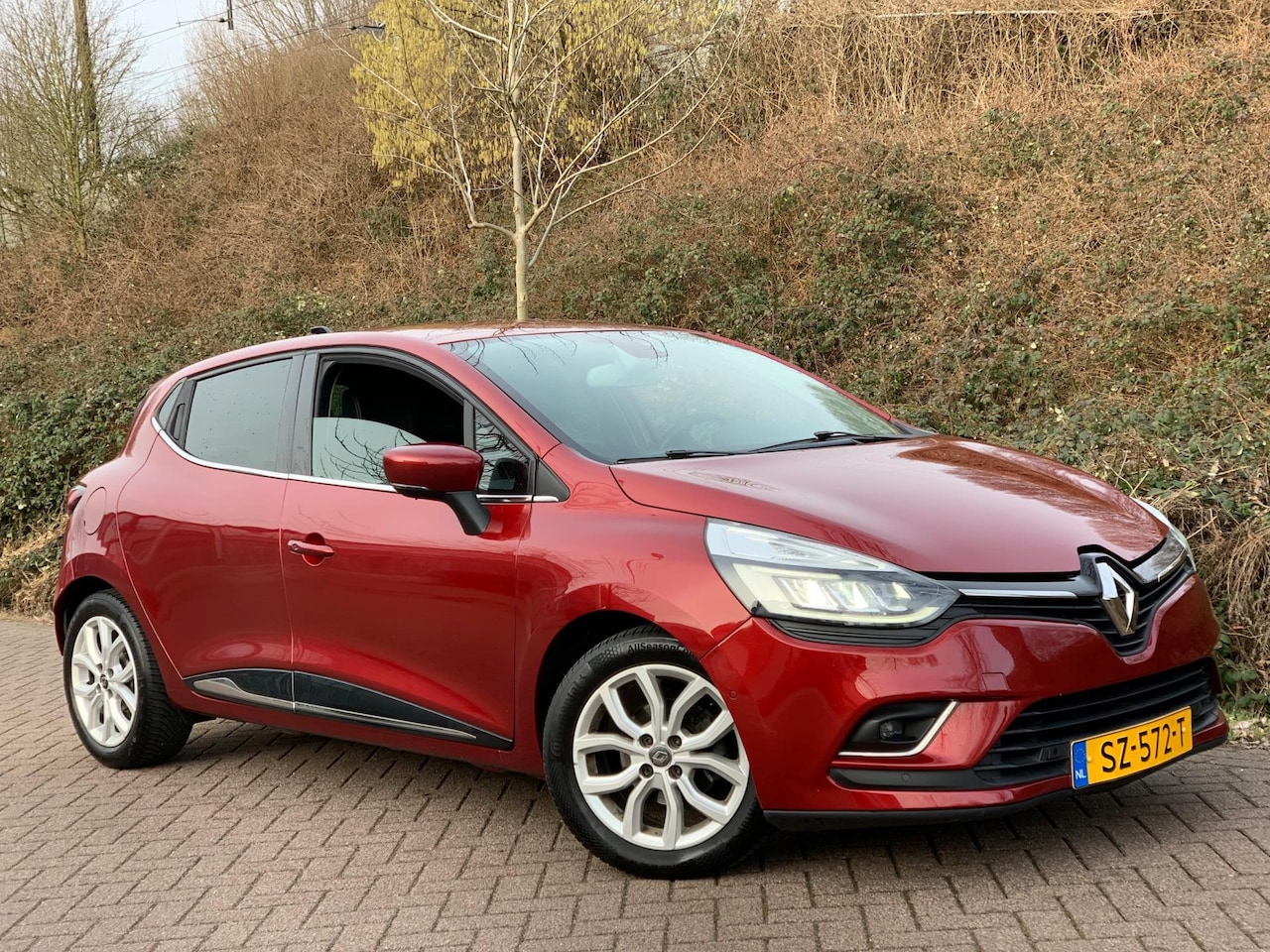 Renault Clio - 1.5 dCi Ecoleader Intens LEDER CAM NAV 2018 LUXE ! - AutoWereld.nl
