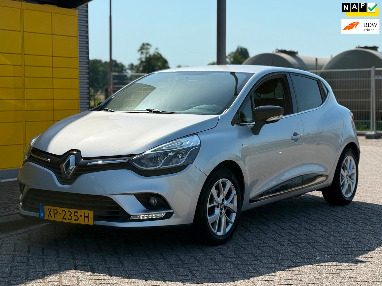 Renault Clio - 0.9 TCe Limited Bj 2019 5Drs Airco Navi Pdc - AutoWereld.nl