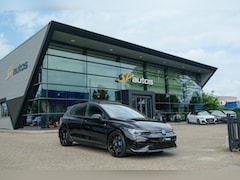 Volkswagen Golf - R 2.0 TSI 320pk 8R 4Motion Performance Akrapovic Panoramadak Black edition IQ light DCC Ca